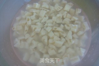简简单单家常菜---酸辣藕丁的做法步骤：2
