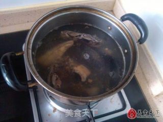 滋补乌鸡汤的做法步骤：2