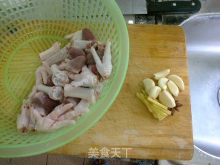 鸡爪烧鸭心的做法步骤：2