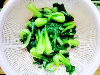 青菜也可以很漂亮之------油爆青菜的做法步骤：5