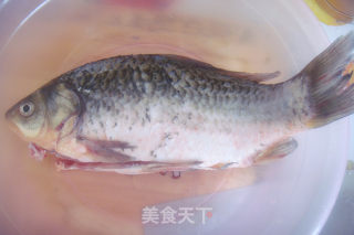 全家都爱---鲫鱼豆腐汤的做法步骤：1