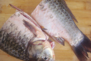 全家都爱---鲫鱼豆腐汤的做法步骤：2