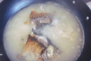全家都爱---鲫鱼豆腐汤的做法步骤：8