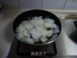 经济实惠菜二---------干锅冬瓜的做法步骤：1