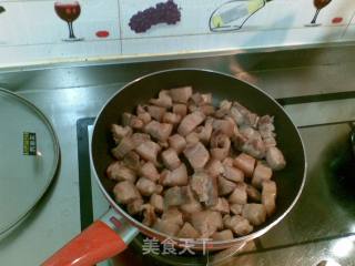 贴秋膘 红烧肉的做法步骤：2