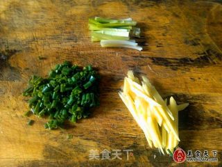 剁椒蒸鲈鱼的做法步骤：3