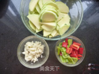蒜椒瓜片的做法步骤：2