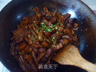 红烧肉烧腐竹的做法步骤：10