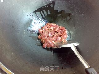 酸菜炒牛肉的做法步骤：3