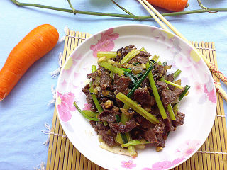 酸菜炒牛肉的做法步骤：9