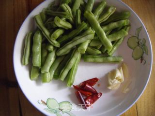 家常炒---四季豆的做法步骤：1