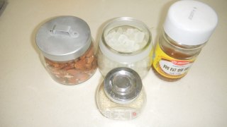 香酥琥珀杏仁的做法步骤：1