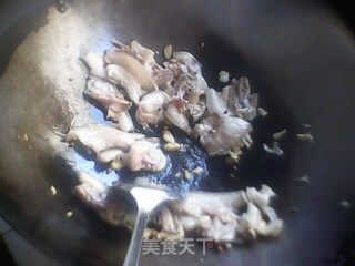 尖椒回锅肉的做法步骤：3
