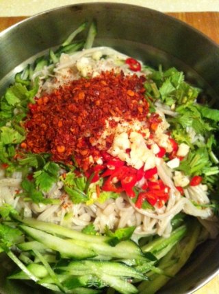 金针菇拌黄瓜(减肥菜)的做法步骤：4