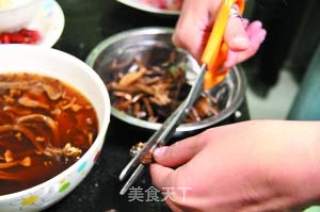 小鸡炖蘑菇--简易做法的做法步骤：2