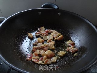 五花肉炒红薯梗的做法步骤：4