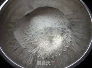 甜玉米香菇瘦肉饺（含包饺子的步骤）的做法步骤：1