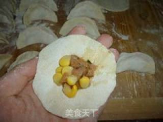 甜玉米香菇瘦肉饺（含包饺子的步骤）的做法步骤：9