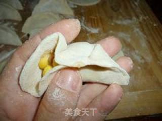 甜玉米香菇瘦肉饺（含包饺子的步骤）的做法步骤：12