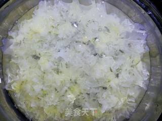 银耳拌黄瓜的做法步骤：3