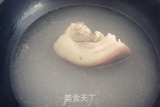 回锅肉---小妞家庭版的做法步骤：1