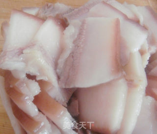 回锅肉---小妞家庭版的做法步骤：2