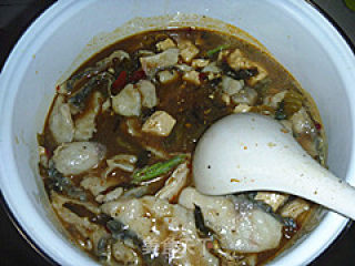 酸菜鱼（附鱼肉滑嫩小窍门）的做法步骤：11