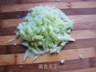 简易清新早餐——黄瓜鸡蛋饼的做法步骤：1