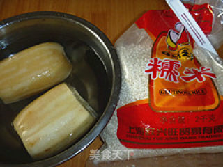 蜜汁糯米藕的做法步骤：1
