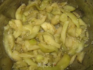 凉拌菜（１０）凉拌茄条的做法步骤：1