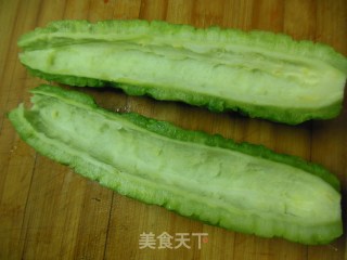 豆豉炒苦瓜的做法步骤：2