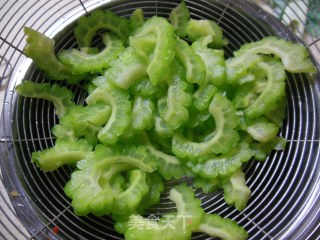 豆豉炒苦瓜的做法步骤：5
