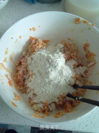豆腐渣猪肉虾仁丸子的做法步骤：5