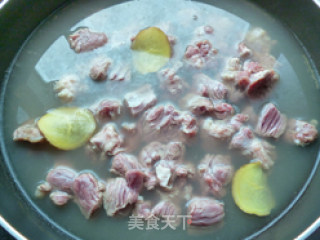 萝卜牛腩的做法步骤：3