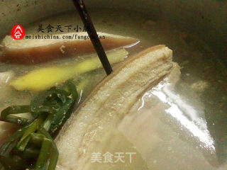 【米饭杀手】洋葱木耳炒五花肉的做法步骤：2