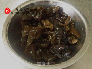 【米饭杀手】洋葱木耳炒五花肉的做法步骤：3
