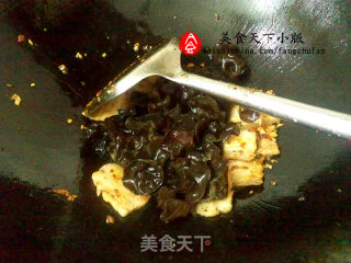 【米饭杀手】洋葱木耳炒五花肉的做法步骤：5