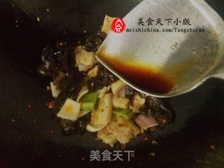【米饭杀手】洋葱木耳炒五花肉的做法步骤：7