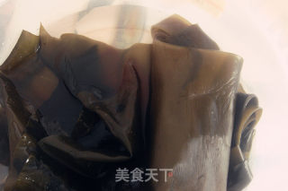 凉拌海带丝---自制餐前美味的做法步骤：1