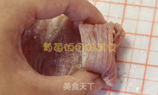油炸但不油腻，夏天的好选择---里脊冬瓜色拉卷的做法步骤：11