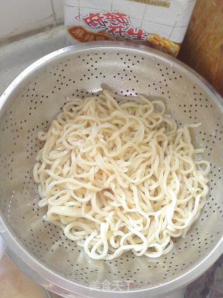 改良版孜然肉丝炒面的做法步骤：1