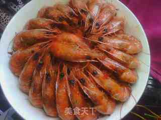 油爆大虾的做法步骤：1