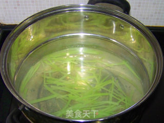 凉拌莴笋丝的做法步骤：3