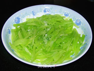 凉拌莴笋丝的做法步骤：4