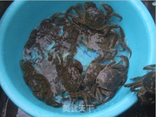 清蒸大闸蟹的做法步骤：1