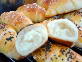 【喵喵DIY烘焙分享】爸爸拿手的黄油卷（详细图解）的做法步骤：16
