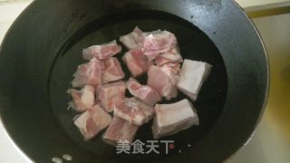 冬瓜排骨汤的做法步骤：1
