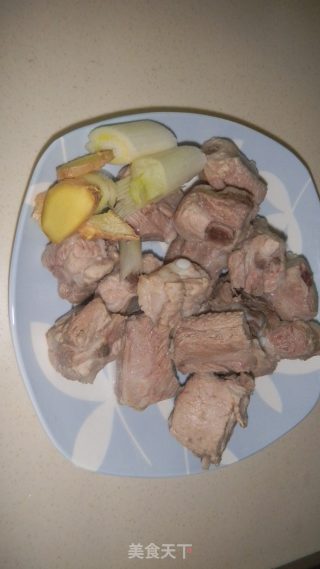 冬瓜排骨汤的做法步骤：2