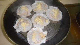 蒜蓉粉丝蒸扇贝的做法步骤：5