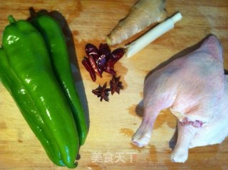 家常干锅啤酒鸭的做法步骤：1